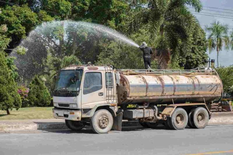 CAMION CITERNE A EAU