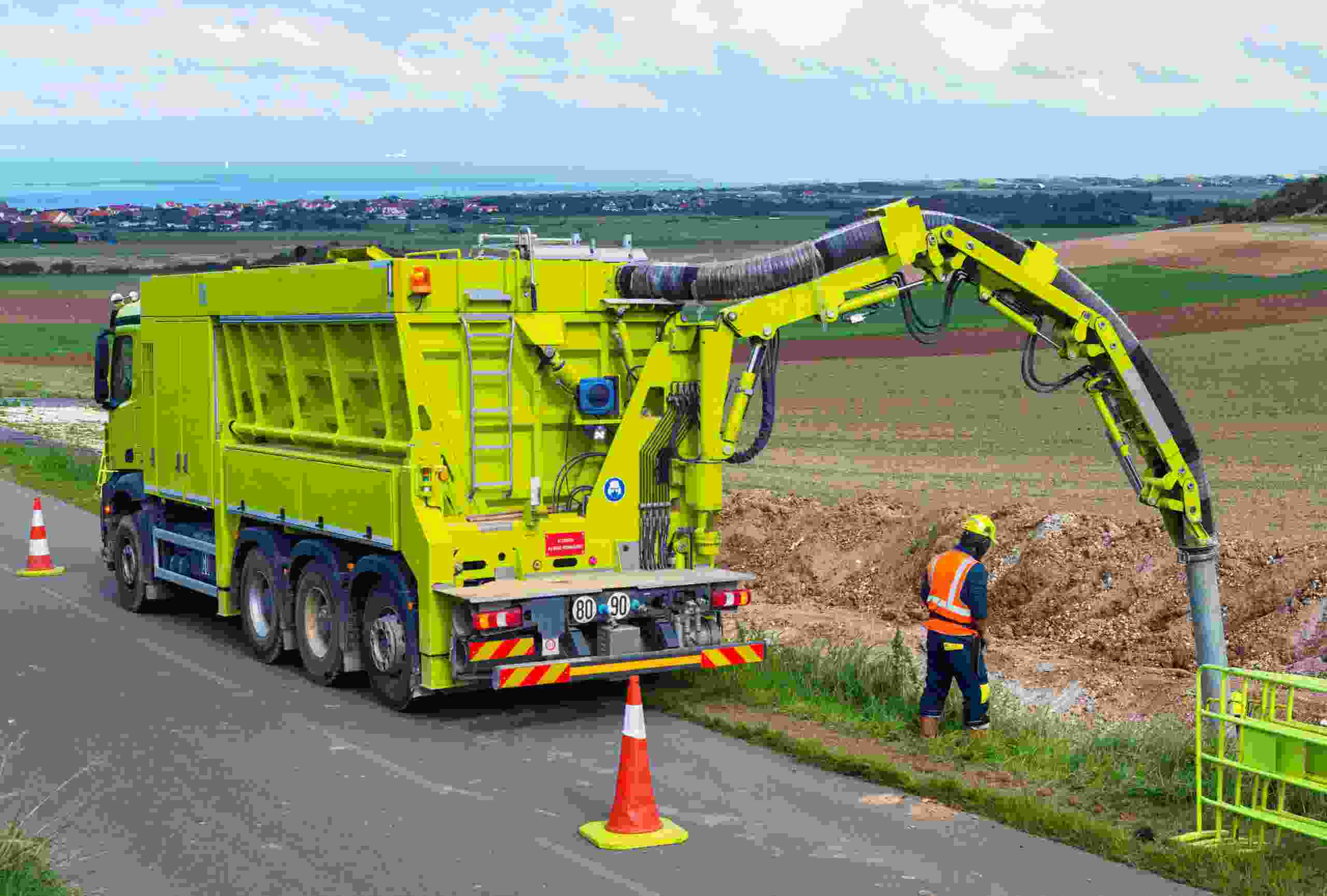 Location de CAMION BALAYEUSE HAUTE PRESSION - EJTP